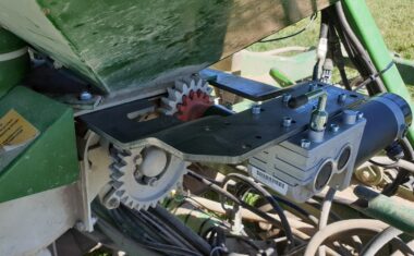 Electric Drive Gravity Drills - Fieldmate Edrive fitted - John Deere 750A with FieldMate electric Drive FieldMate Accord Kverneland meterting unit adapter plate LEFT type motor