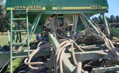 Electric Drive Gravity Drills - Fieldmate Edrive fitted - John Deere 750A with FieldMate electric Drive FieldMate Accord Kverneland metering unit adapter plate side view